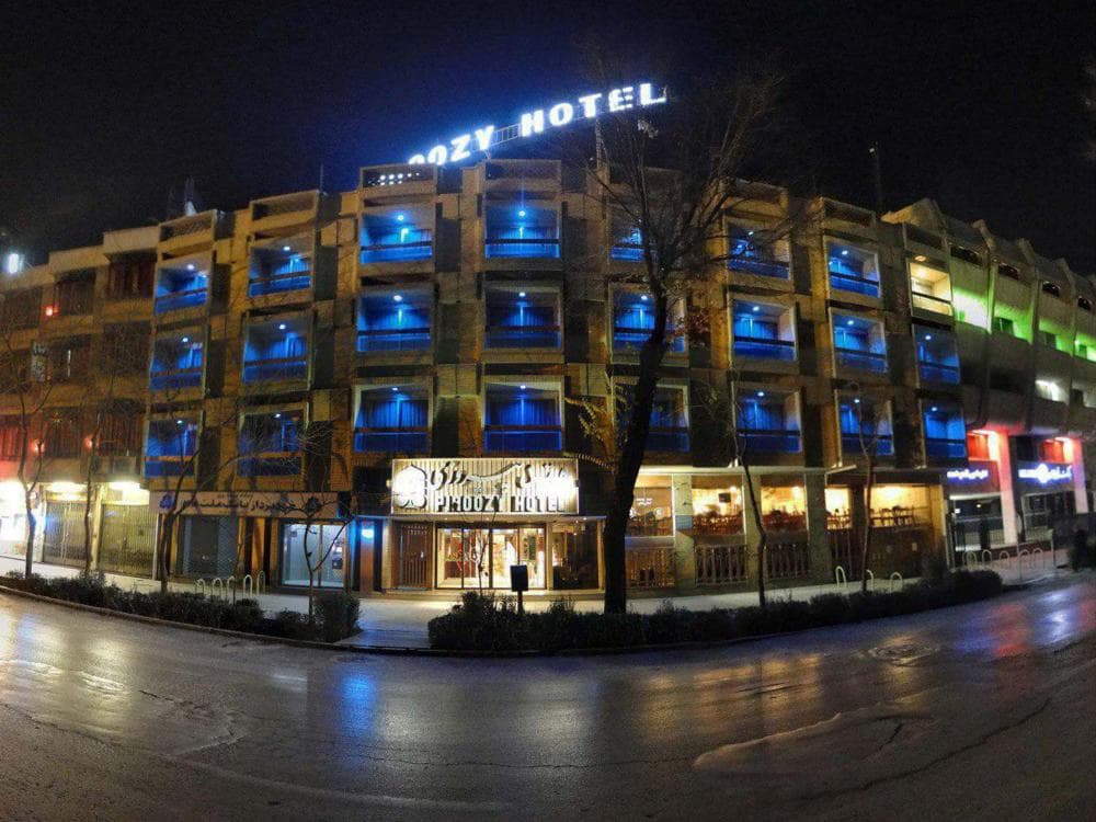 place هتل پیروزی