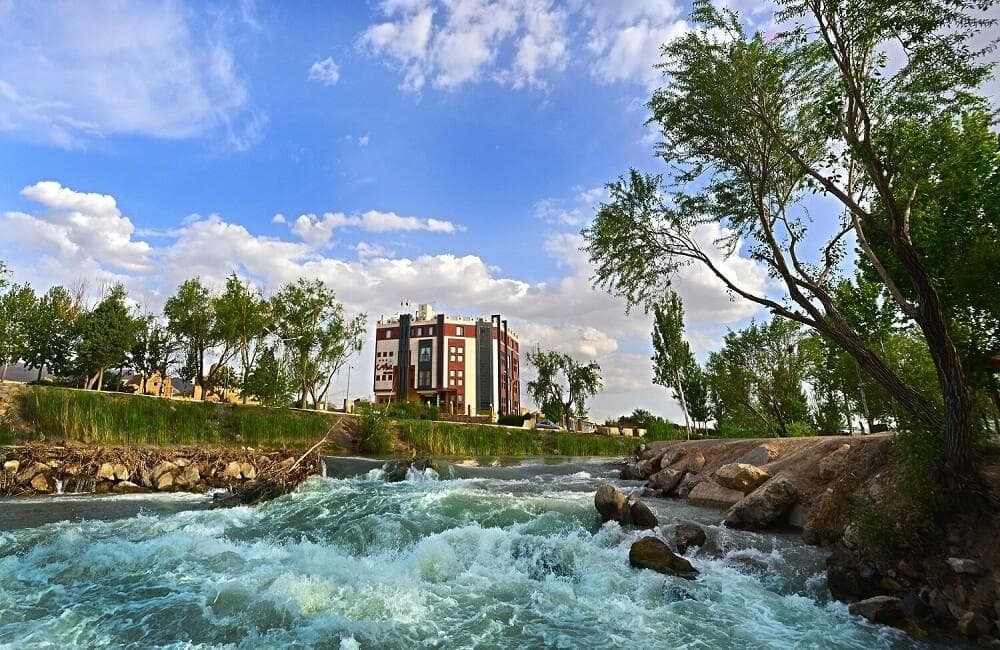place هتل پردیس