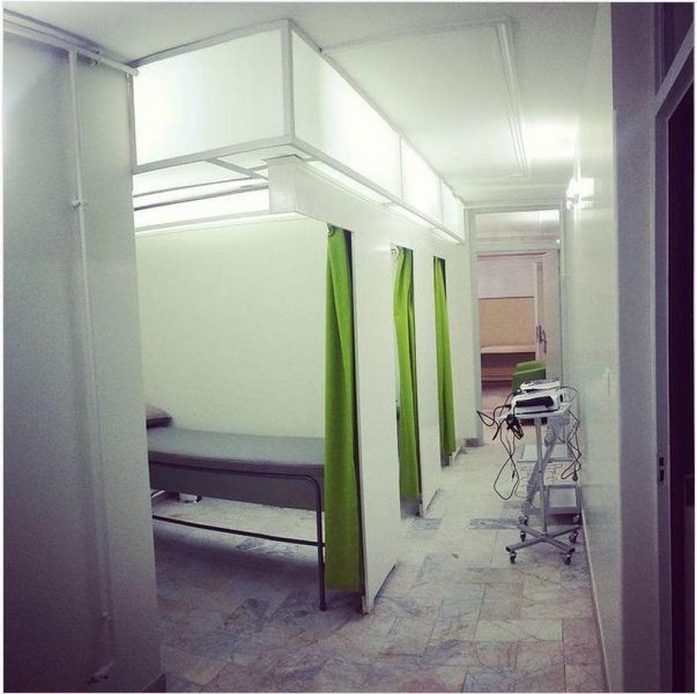 place کلینیک فیزیوتراپی اریس