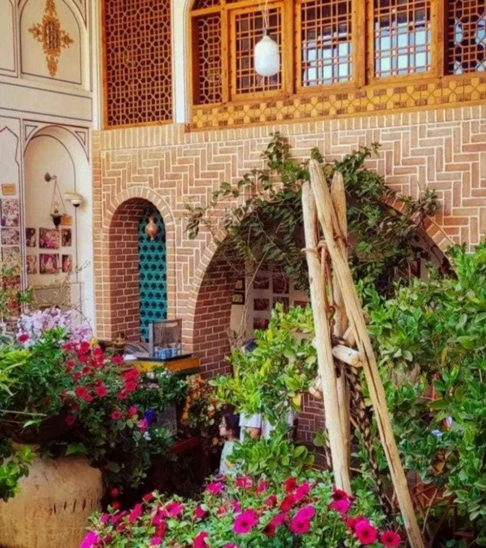 place رستوران ترنج