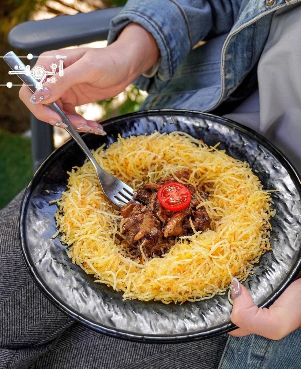place فست فود آیوت