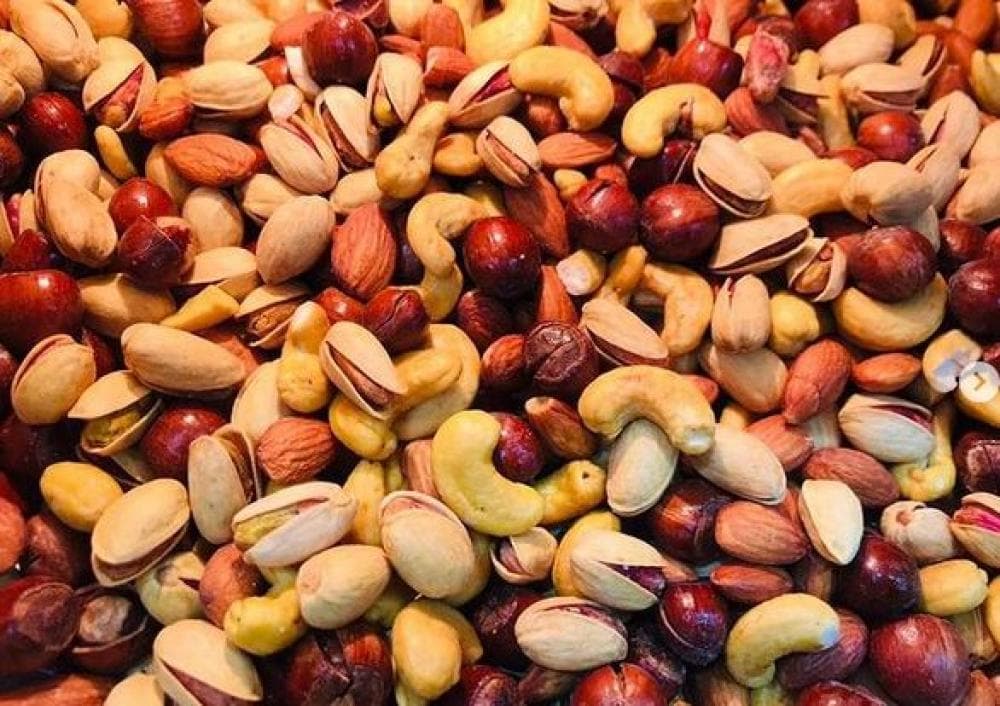place آجیل و تنقلات سرو