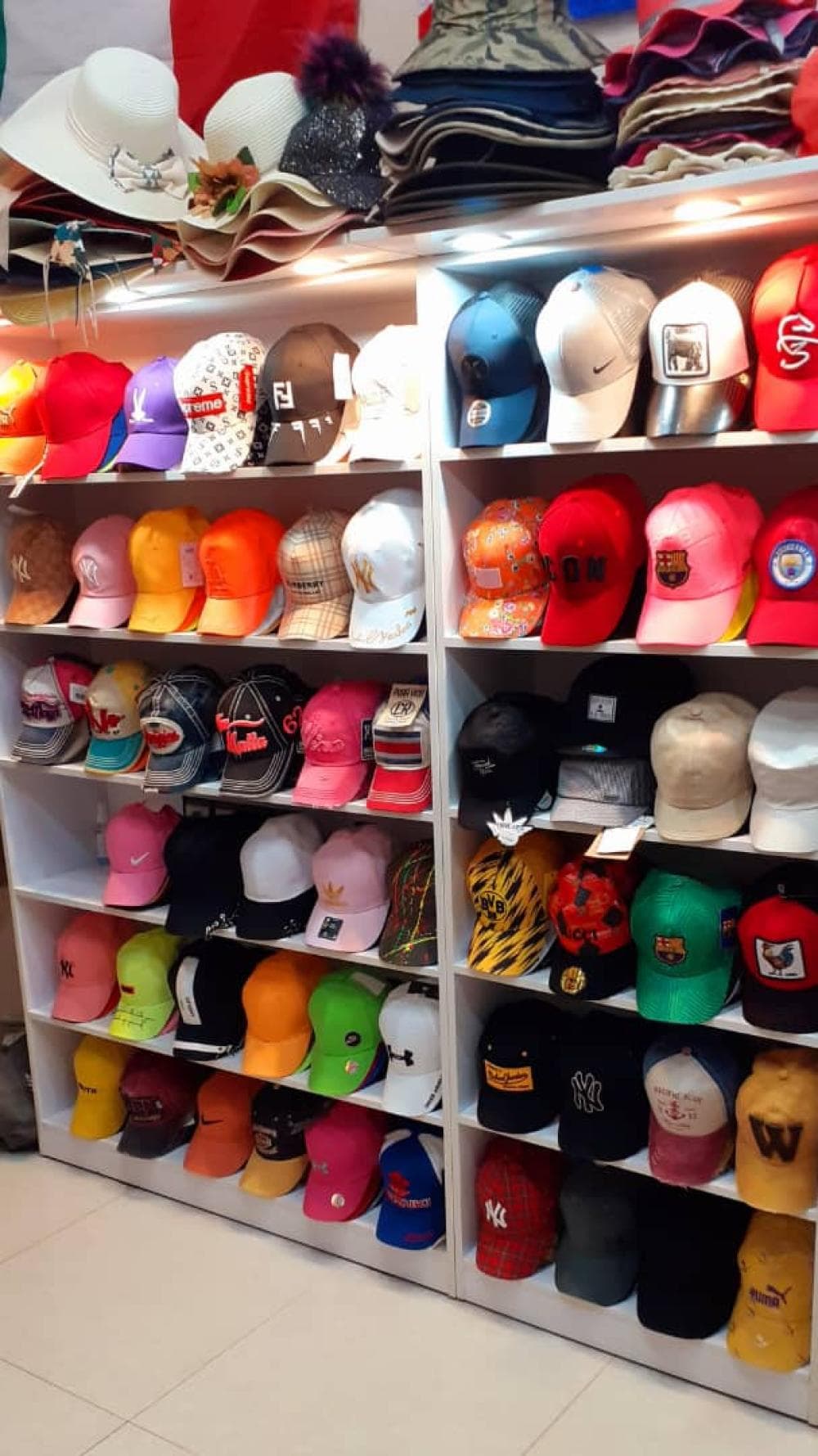place فروشگاه آقای کلاه