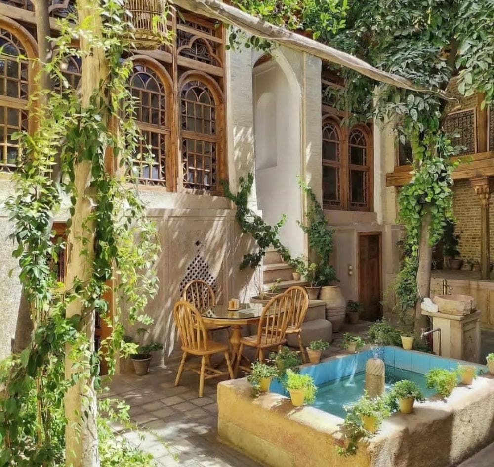 place کافه موزه زرنگار