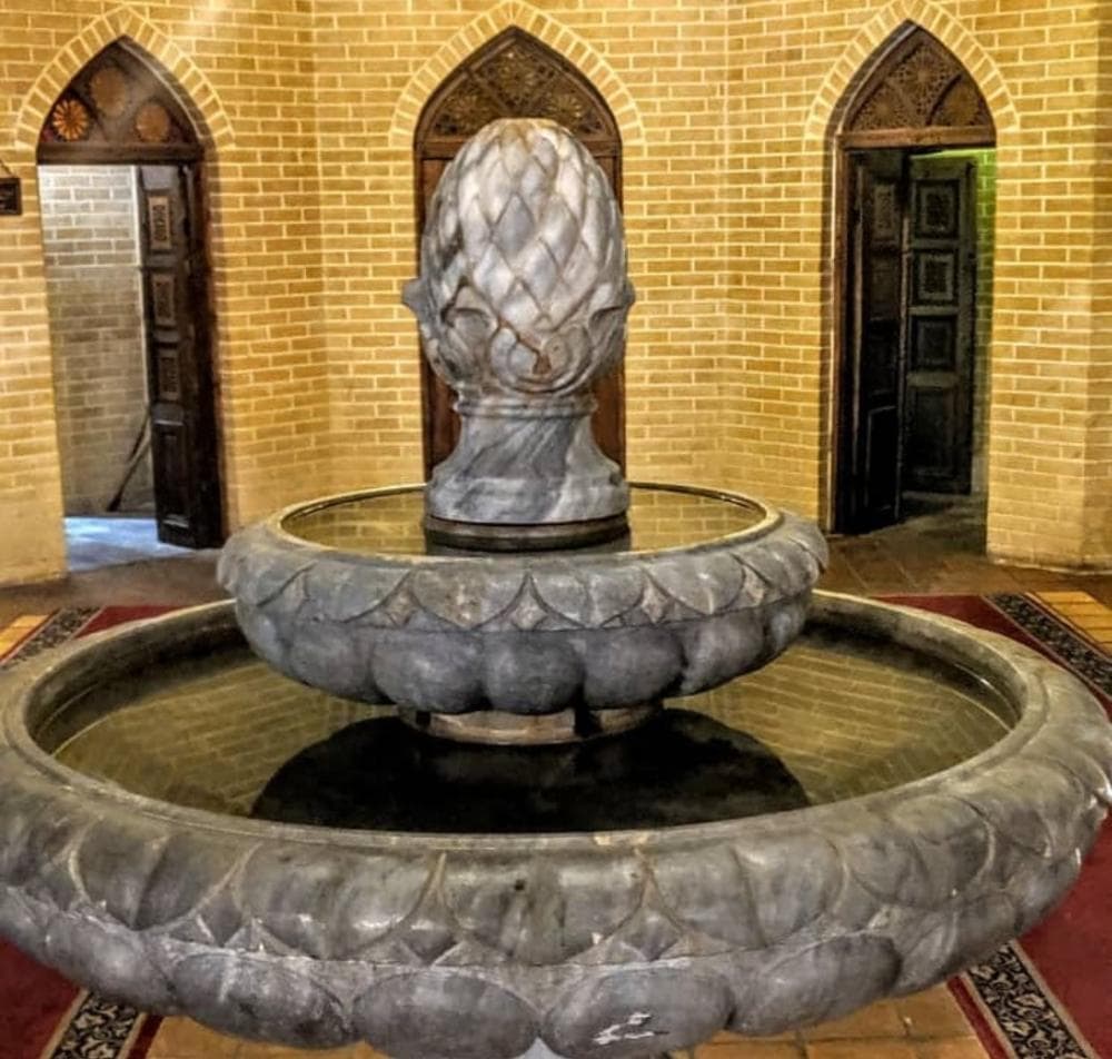 place رستوران صدرانشین